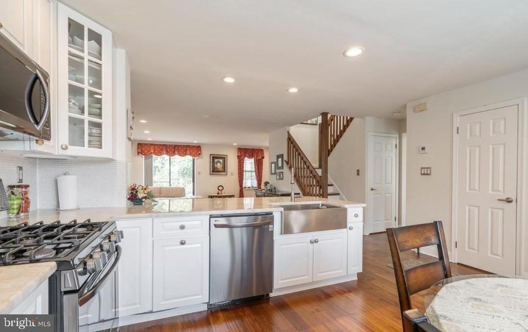 2074 Yorktown S - Photo 7 of 50
