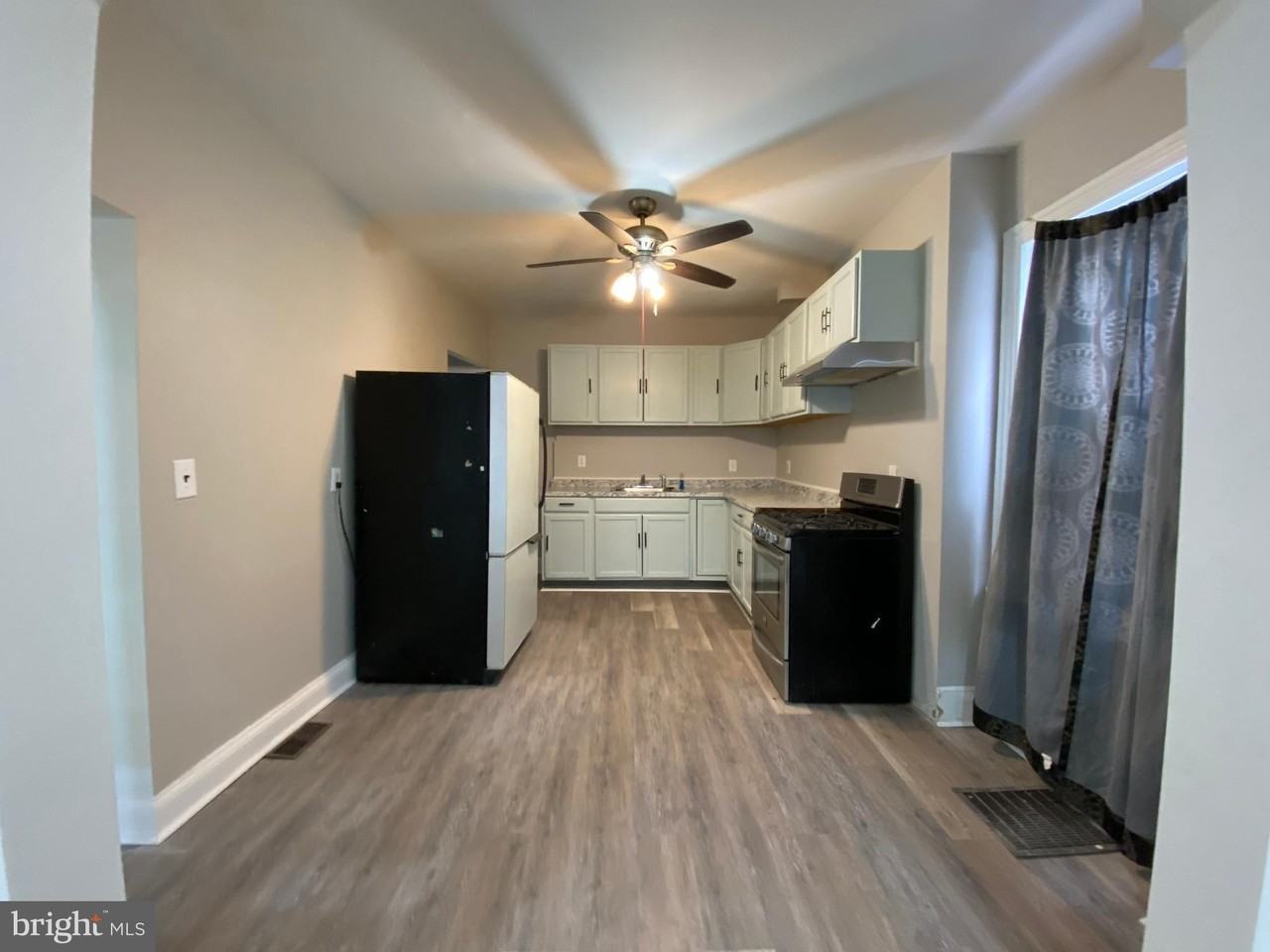 220 Pearl St - Photo 4 of 20