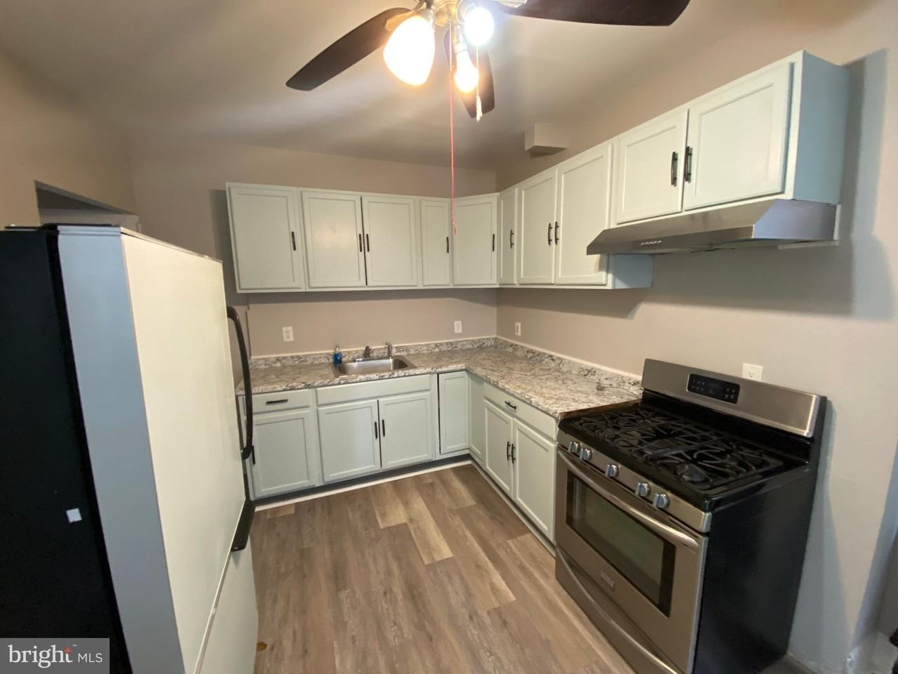 220 Pearl St - Photo 5 of 20