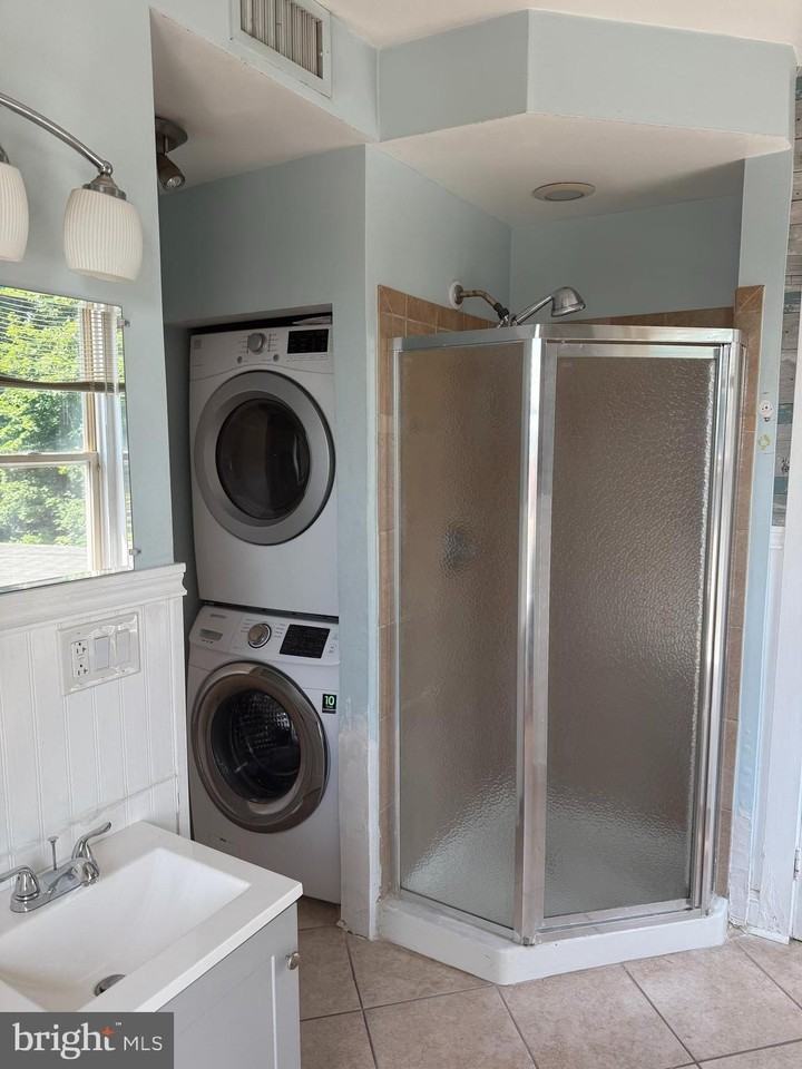 361 E Main St #B - Photo 4 of 7