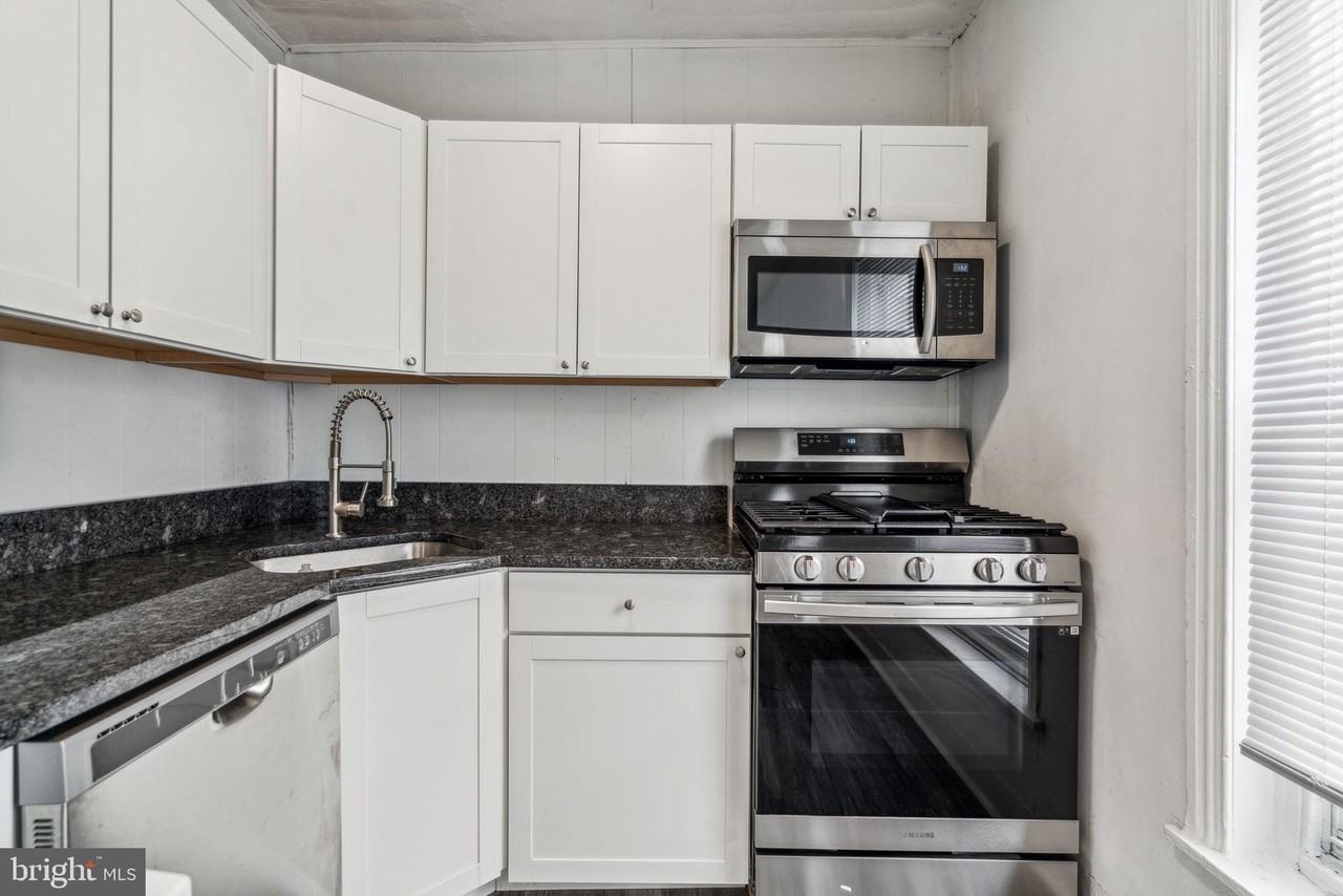 270 Dupont St #2 - Photo 4 of 17