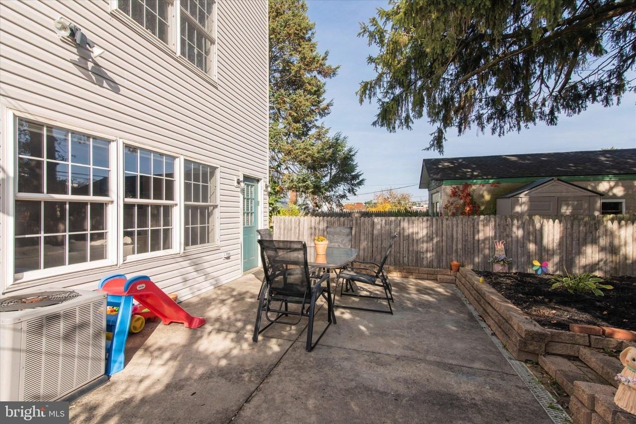 535 Gerhard St #1 - Photo 3 of 24