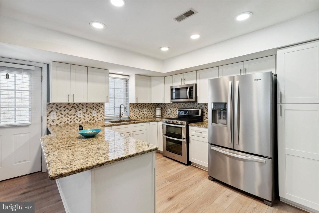 535 Gerhard St #1 - Photo 5 of 24
