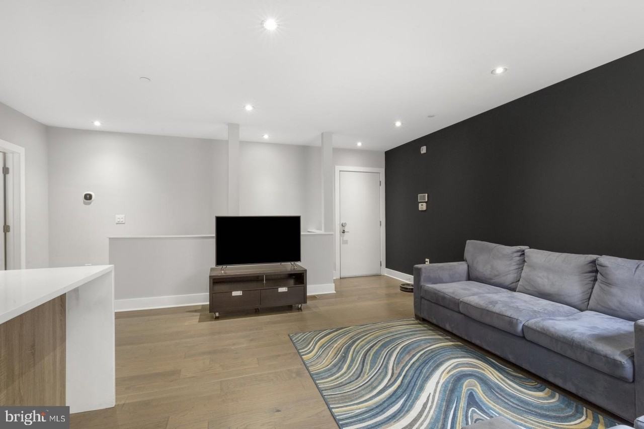 1526 Ridge Ave #1 - Photo 4 of 29