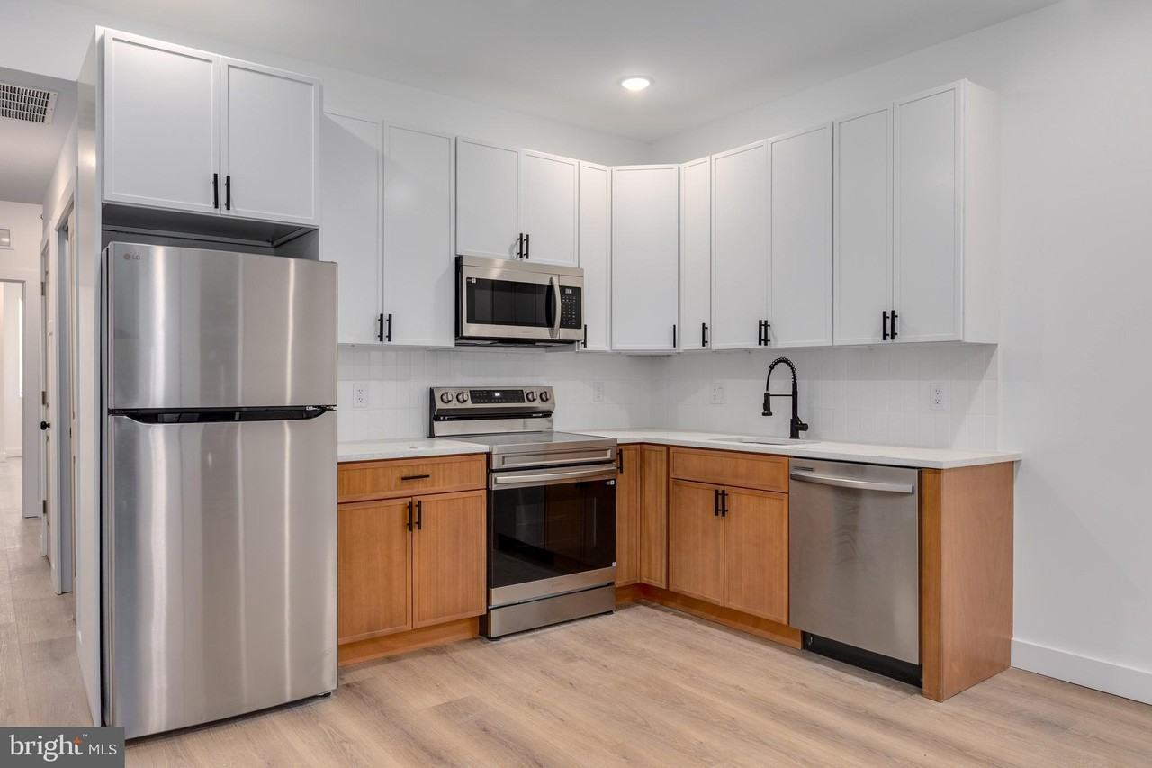 2322 N 5th St #B - Photo 3 of 12