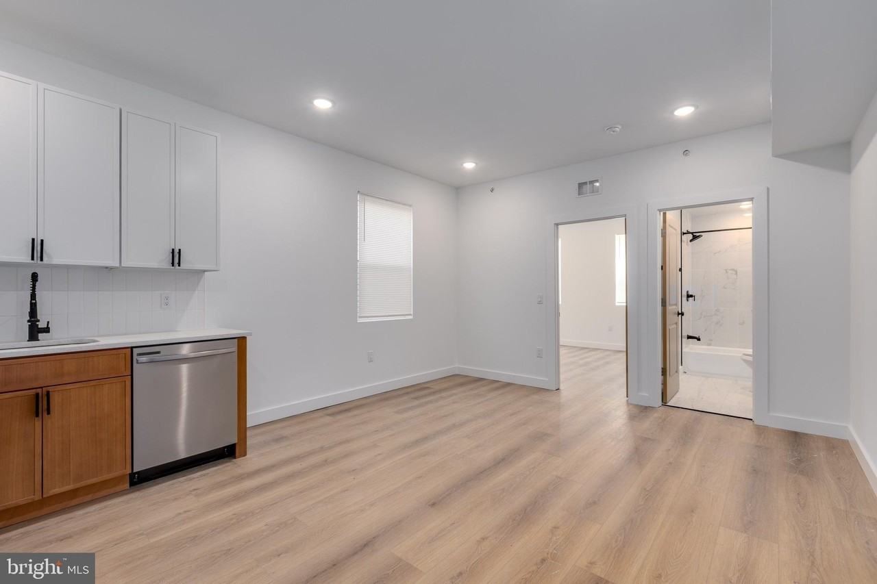 2322 N 5th St #B - Photo 4 of 12