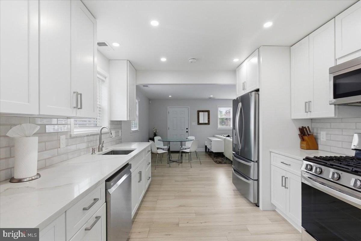 3823 Duke St - Photo 4 of 31