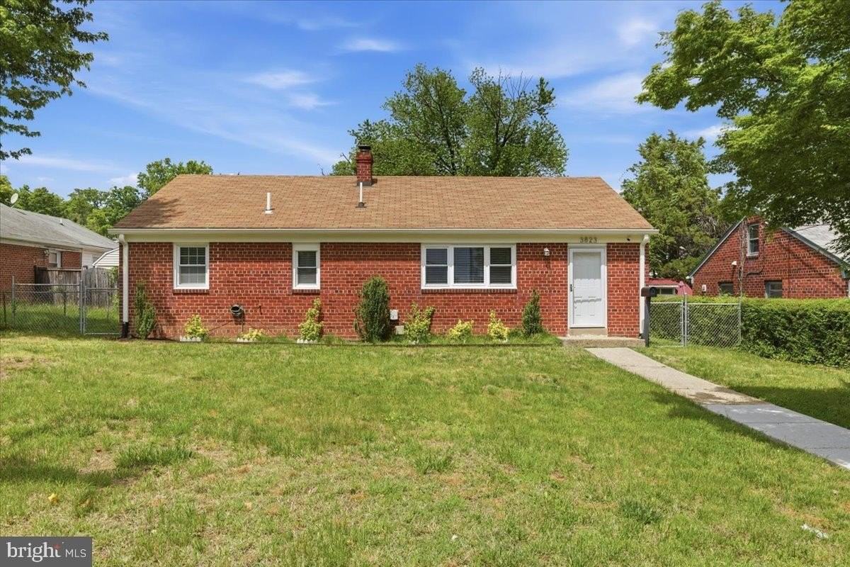 3823 Duke St - Photo 6 of 31