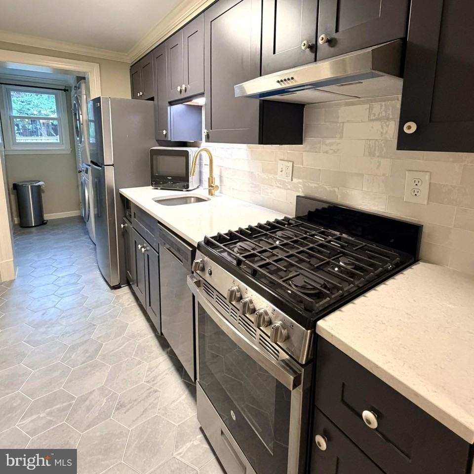 6 Sunset Dr #1 - Photo 2 of 21