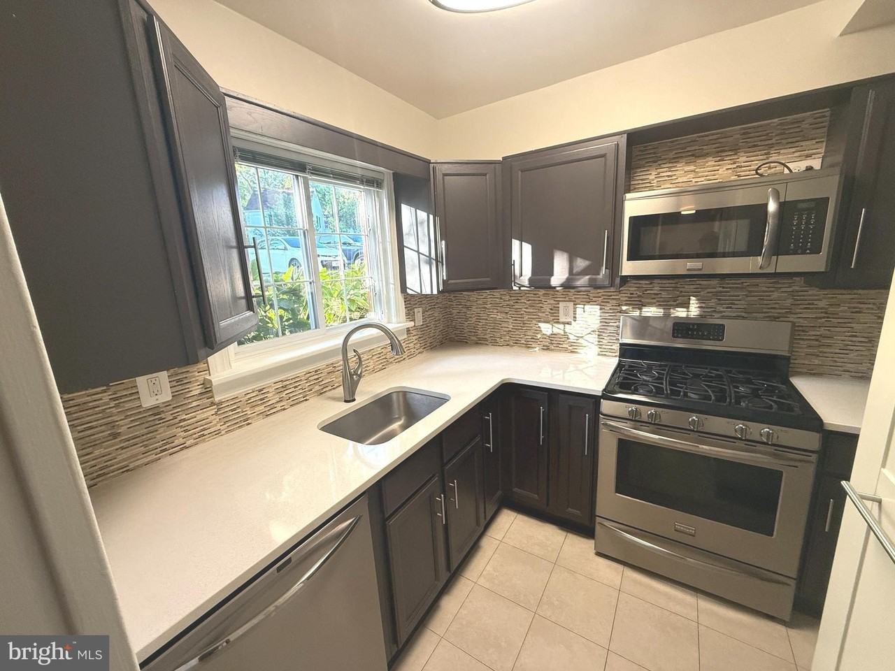 1608 Mount Eagle Pl #967-16 - Photo 5 of 36