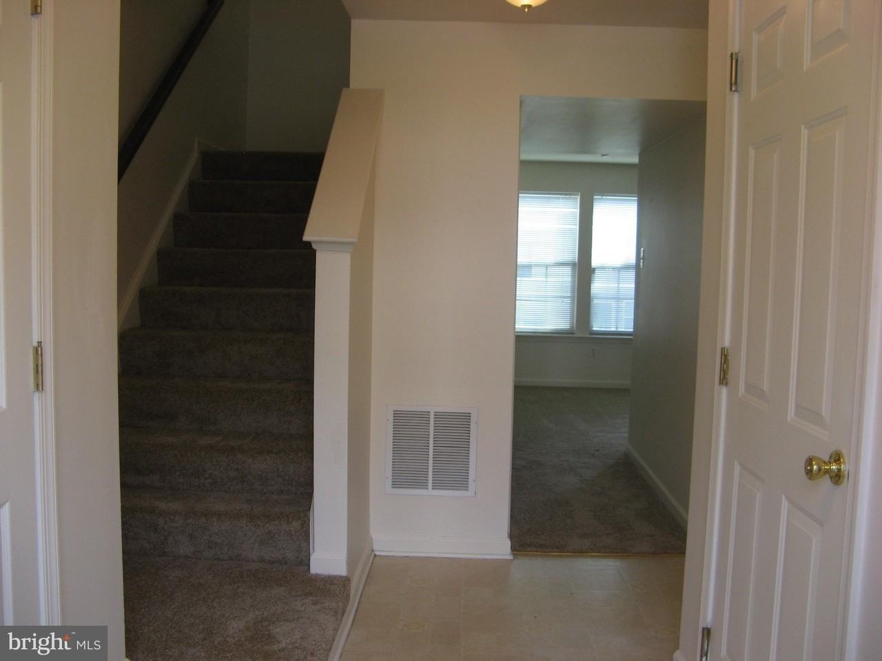108 Monticello Sq - Photo 3 of 18