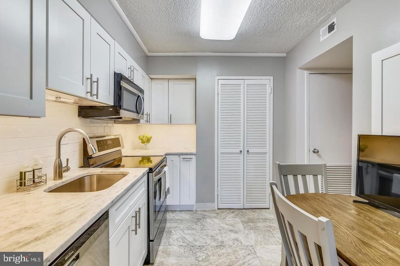 1808 Old Meadow Rd #910 - Photo 2 of 27