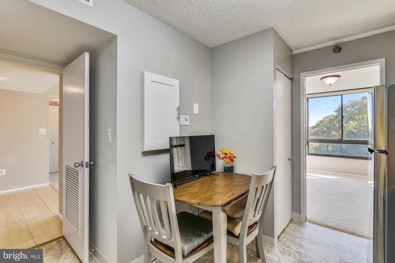 1808 Old Meadow Rd #910 - Photo 3 of 27