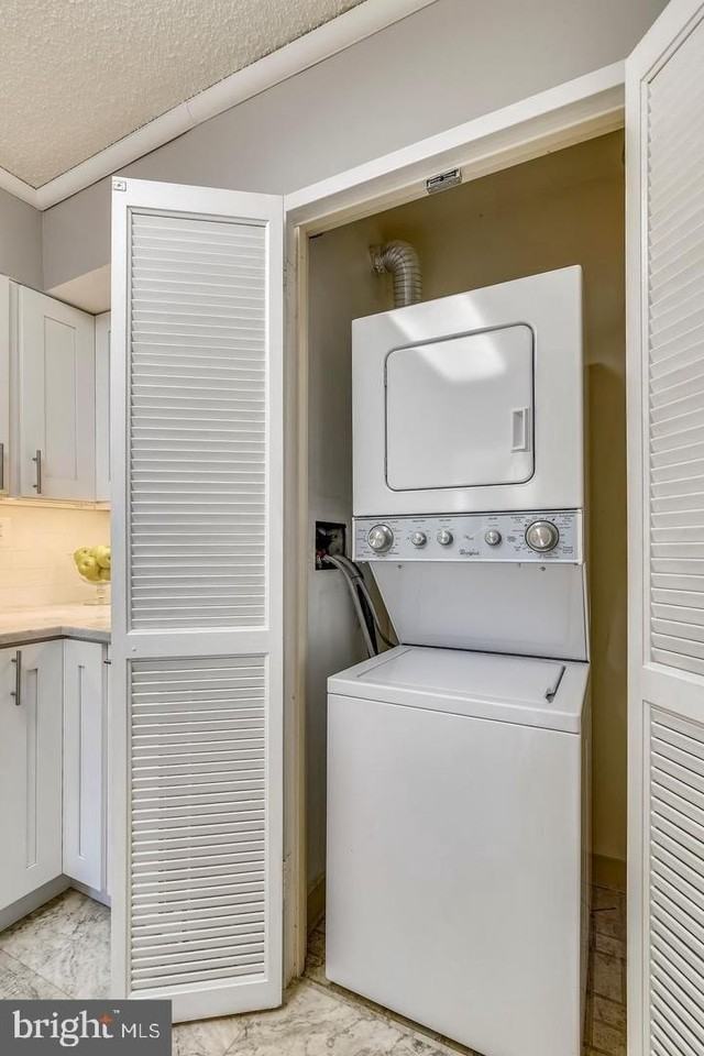 1808 Old Meadow Rd #910 - Photo 4 of 27
