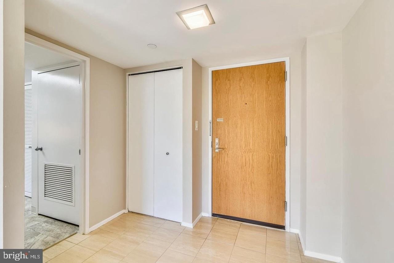 1808 Old Meadow Rd #910 - Photo 6 of 27