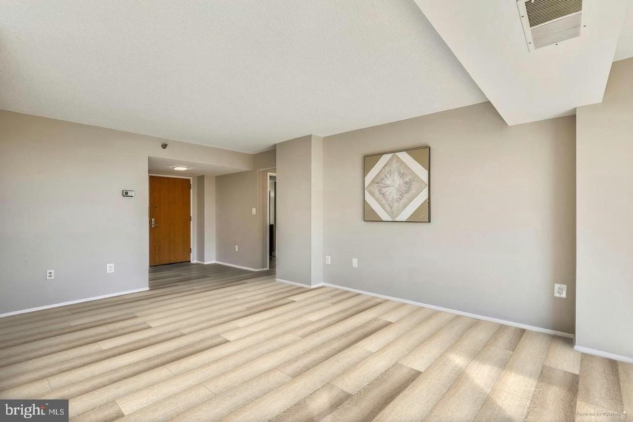 1808 Old Meadow Rd #910 - Photo 7 of 27