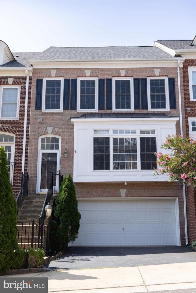 3347 Wilton Crest Ct - Photo 2 of 30