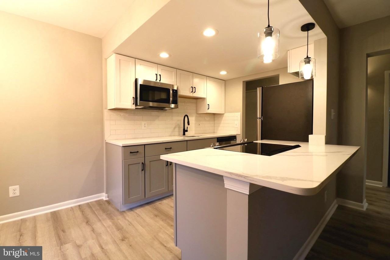 2249 Castle Rock Sq #11C - Photo 4 of 26