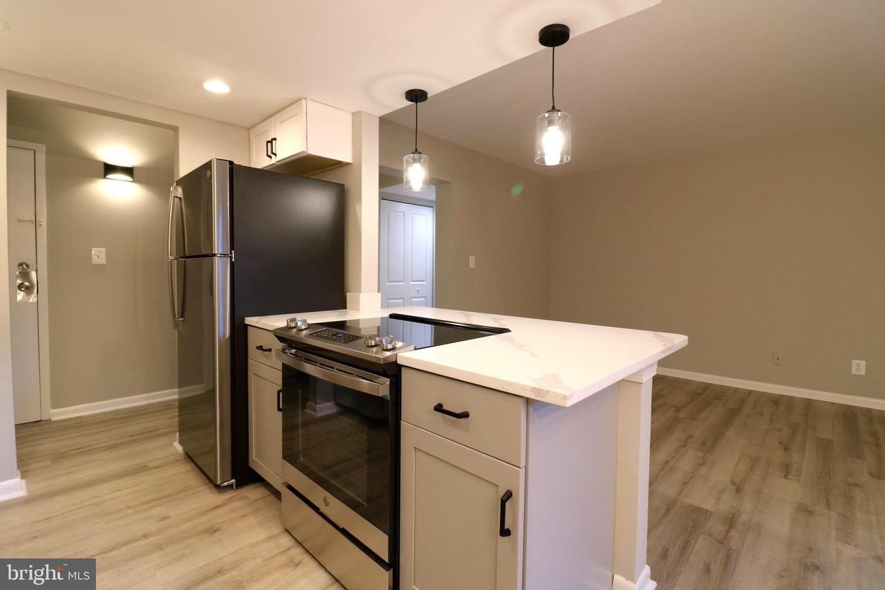 2249 Castle Rock Sq #11C - Photo 7 of 26