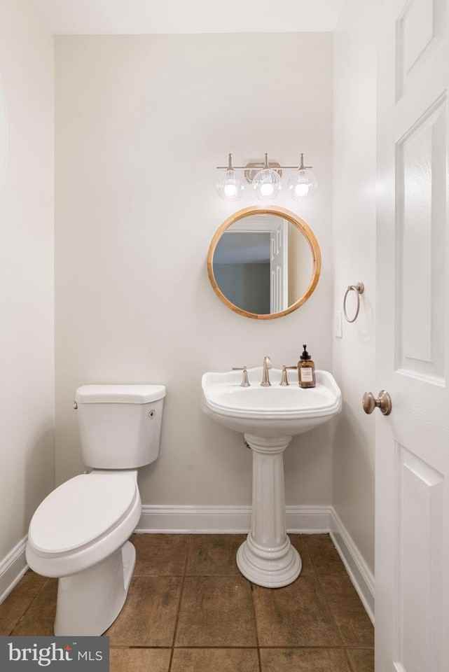 19033 Otley Rd - Photo 4 of 50
