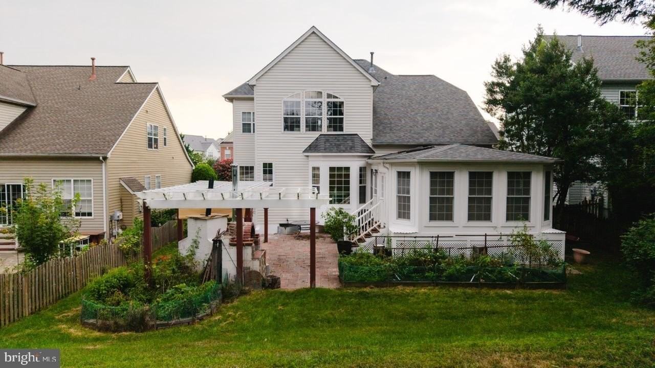 18278 Maple Spring Ct - Photo 2 of 35