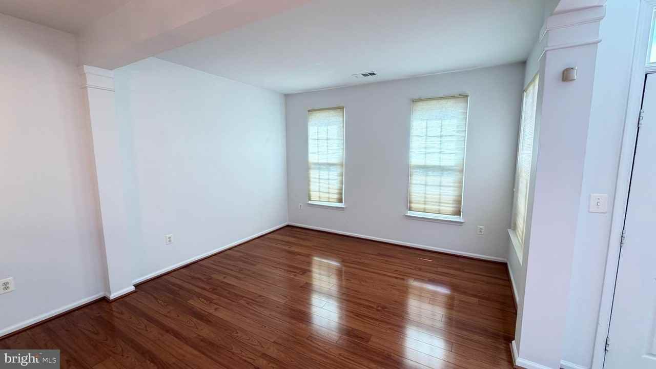 20965 Kittanning Ln - Photo 3 of 32