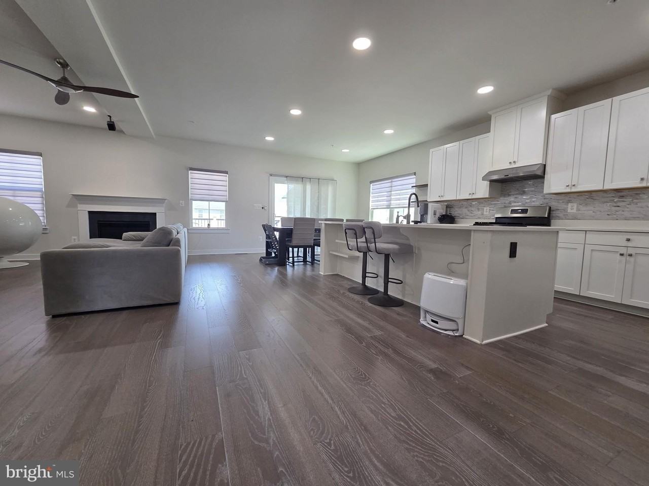 7550 Mint Springs Ct - Photo 4 of 50