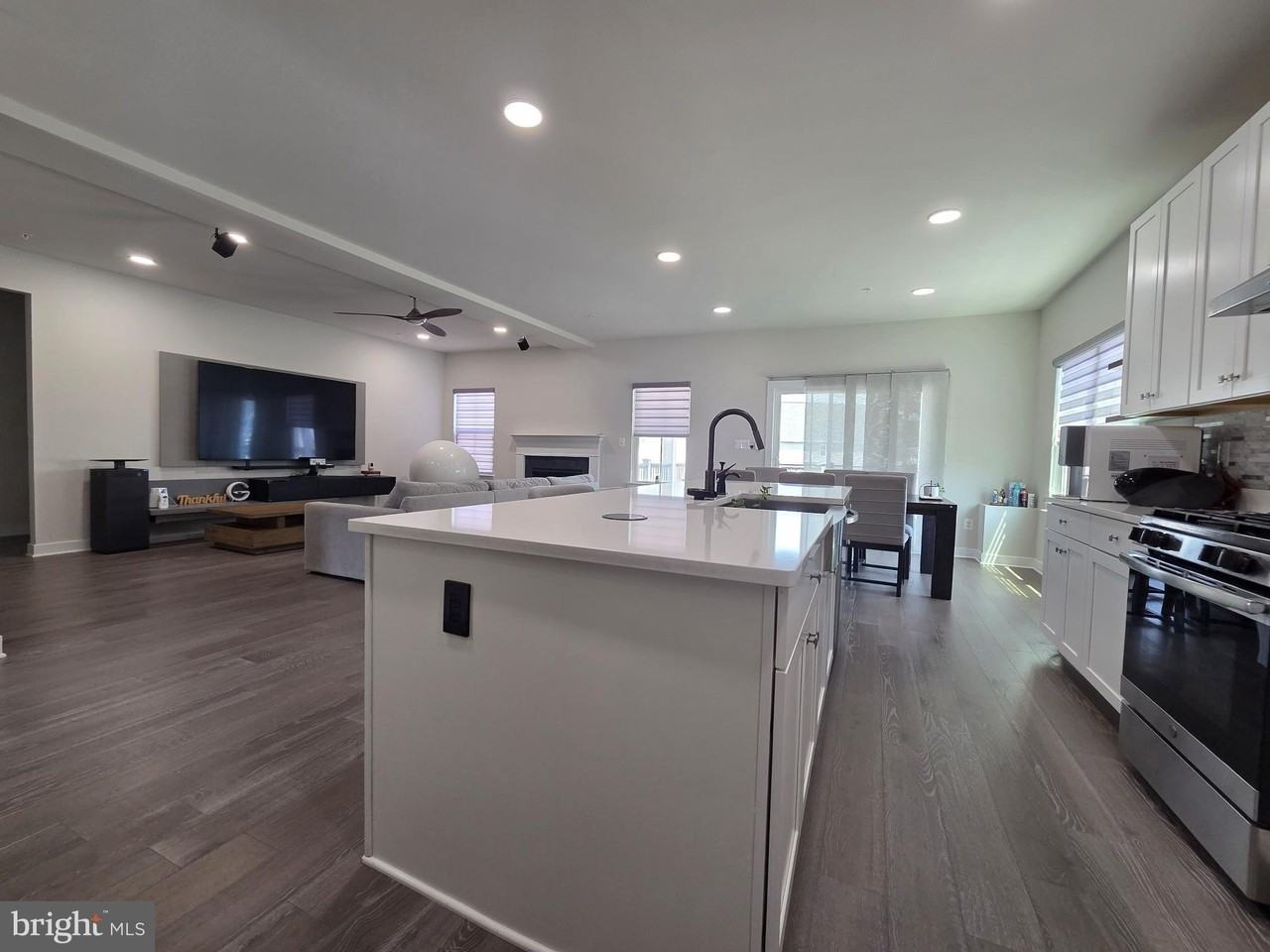 7550 Mint Springs Ct - Photo 7 of 50