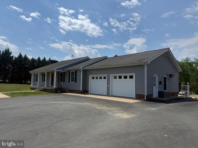1391 Garrisonville Rd - Photo 3 of 26