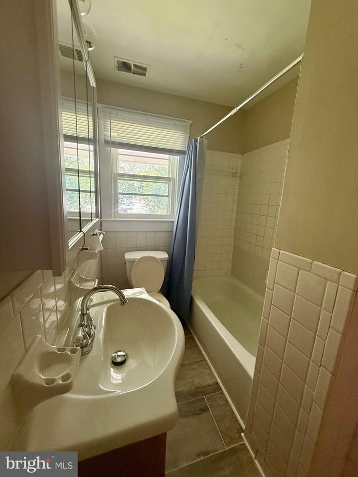 317 S Kent St - Photo 7 of 18
