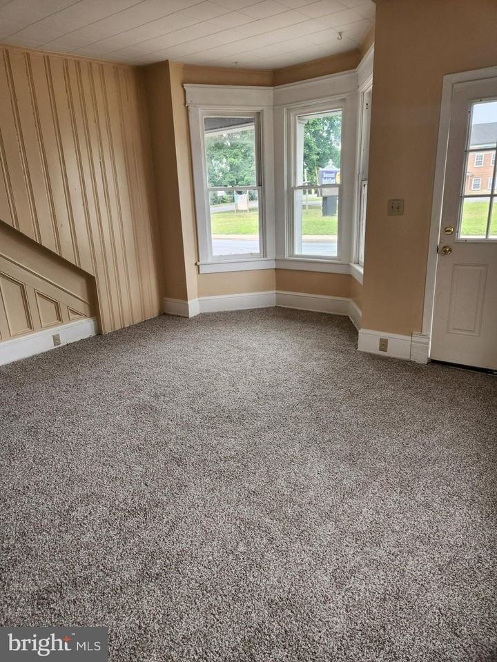 406 E Moler Ave #1 - Photo 2 of 11