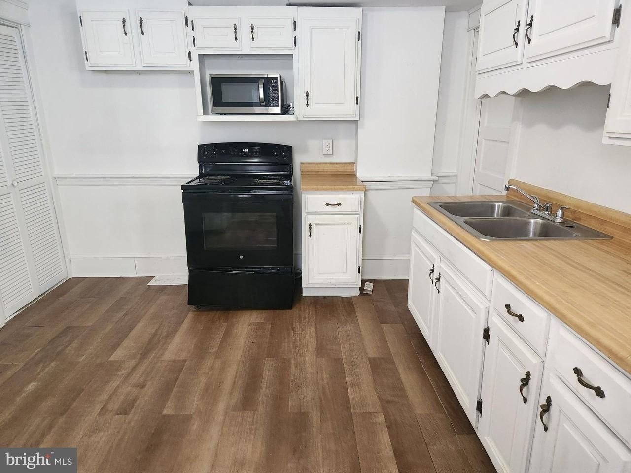 806 W John St - Photo 3 of 11