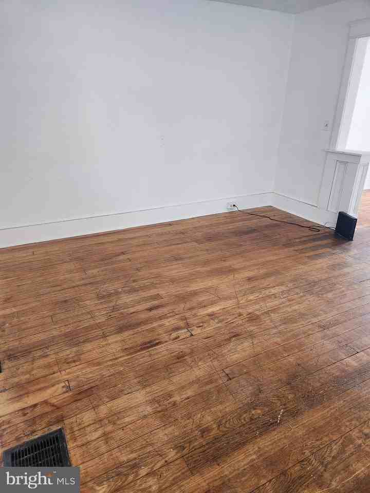 806 W John St - Photo 6 of 11