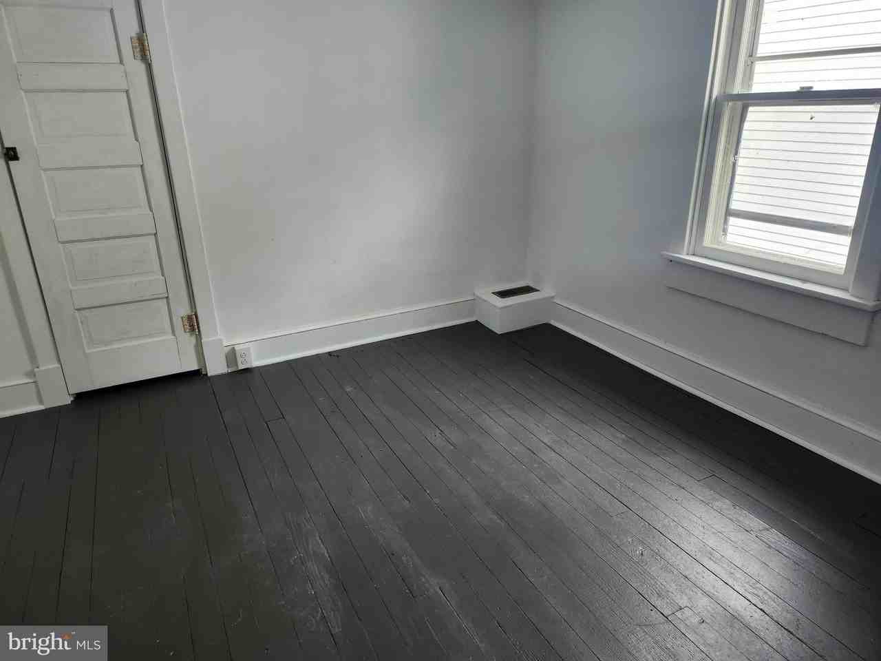 806 W John St - Photo 7 of 11