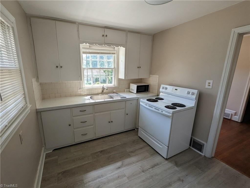 1004 Lockland Ave - Photo 3 of 12