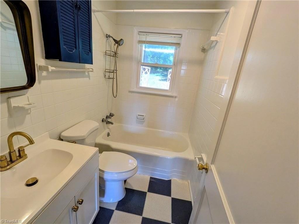 1004 Lockland Ave - Photo 7 of 12