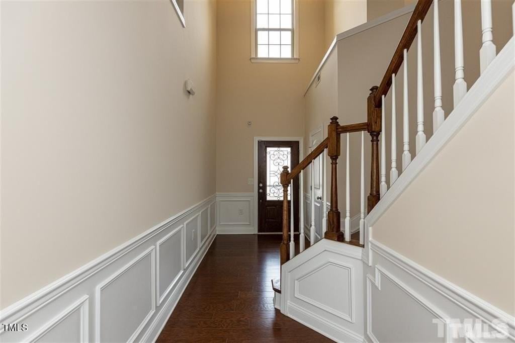 407 Daylin Dr - Photo 3 of 32