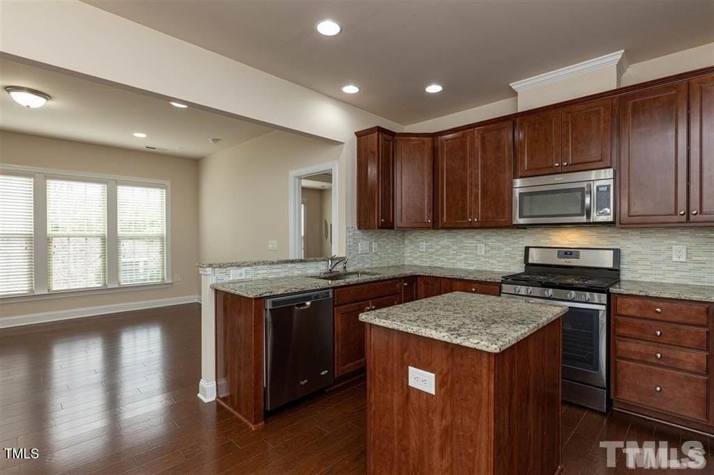 407 Daylin Dr - Photo 6 of 32