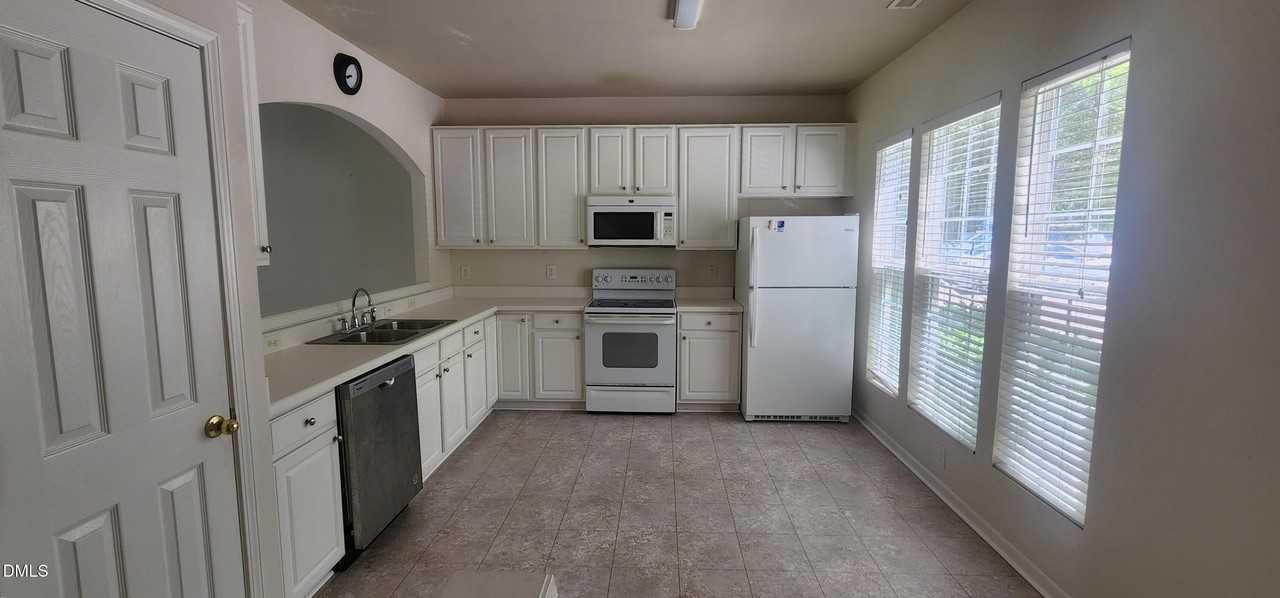 104 Hickory Meadow Cir - Photo 3 of 16