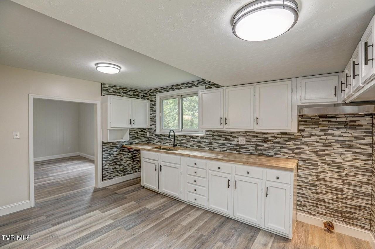 124 Harber Ln - Photo 6 of 26