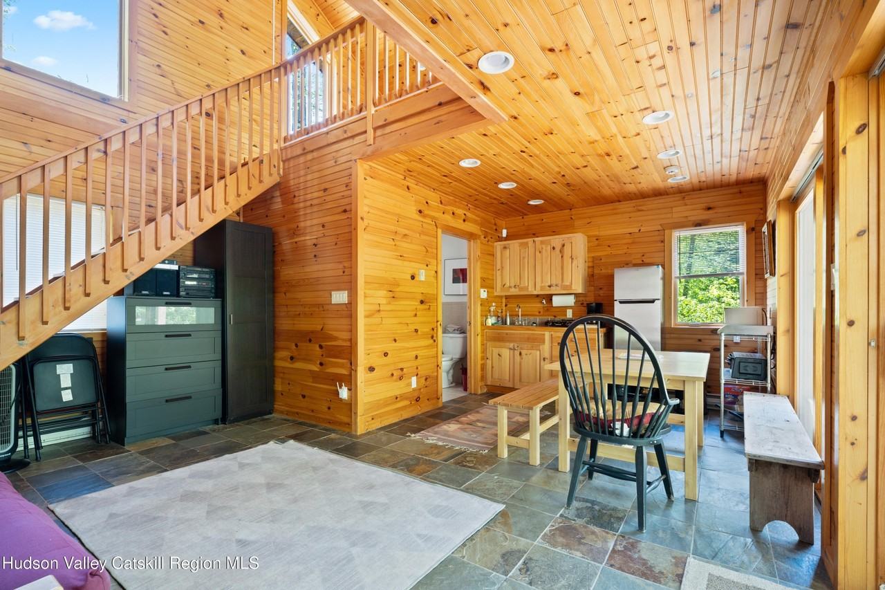 537 Mossy Hill Rd - Photo 5 of 24