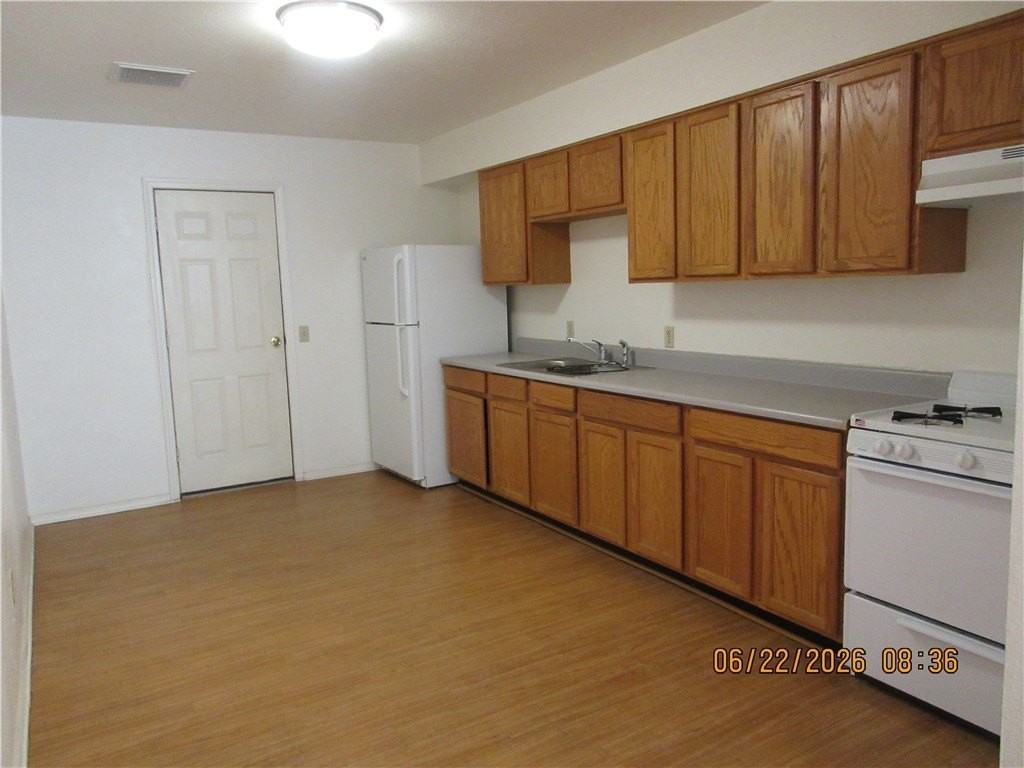 3096 E Butler Ave - Photo 4 of 9