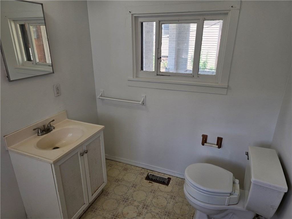 408 New Castle St - Photo 6 of 10