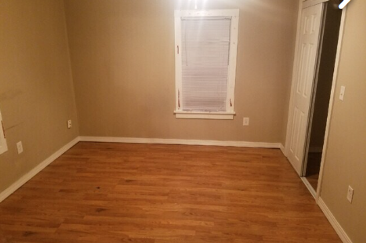 611 E Mulberry St - Photo 2 of 6