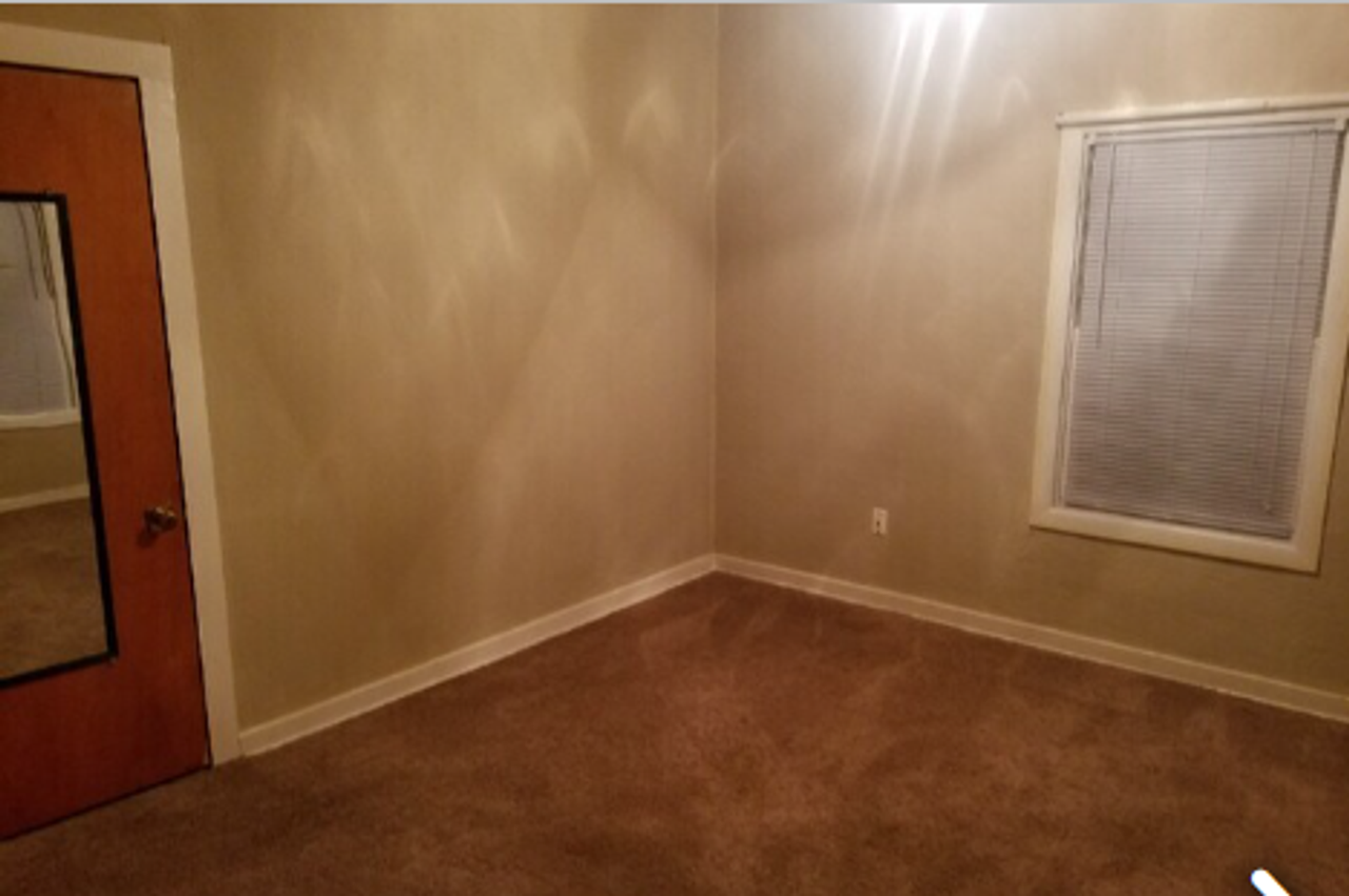 611 E Mulberry St - Photo 5 of 6