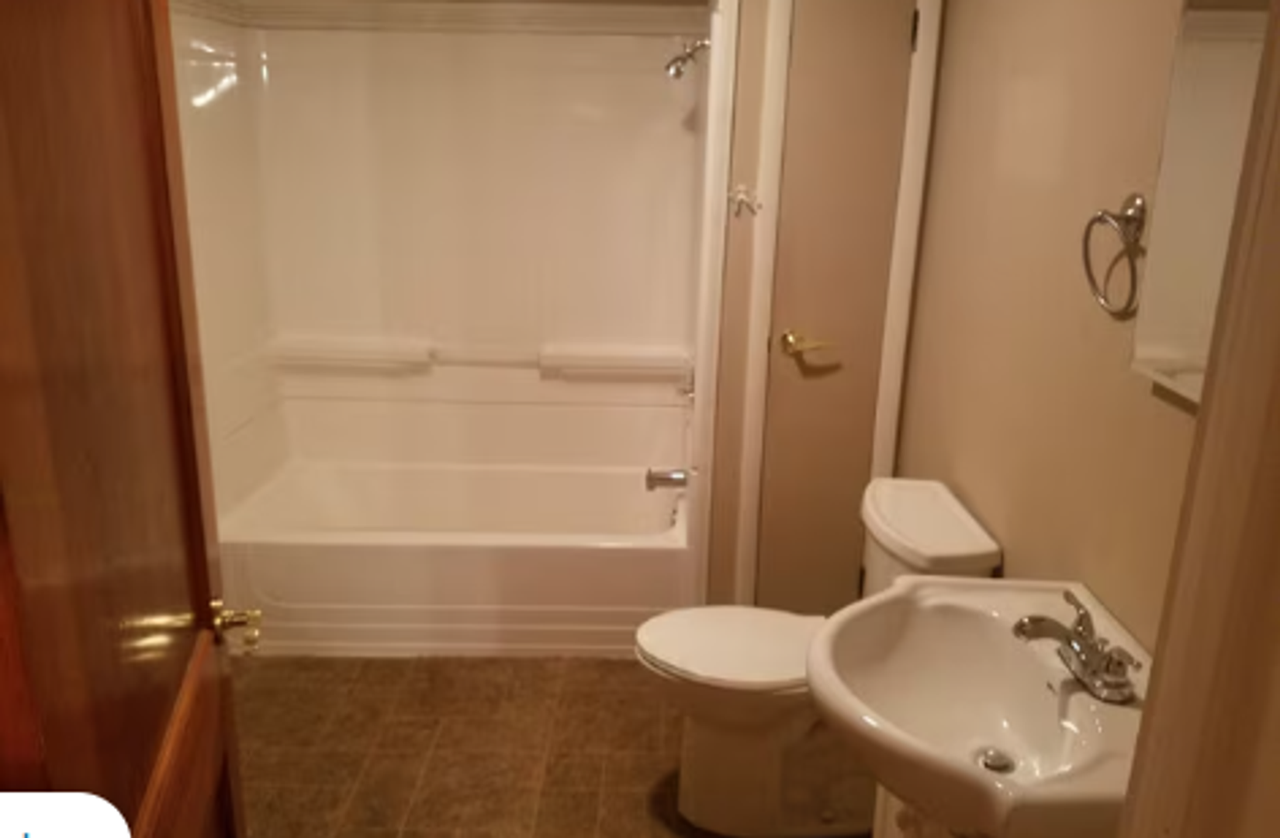 611 E Mulberry St - Photo 6 of 6