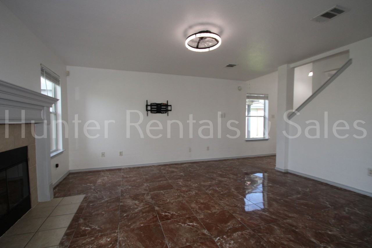 4910 Donegal Bay Ct - Photo 4 of 25