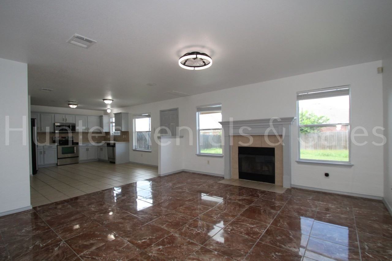 4910 Donegal Bay Ct - Photo 5 of 25