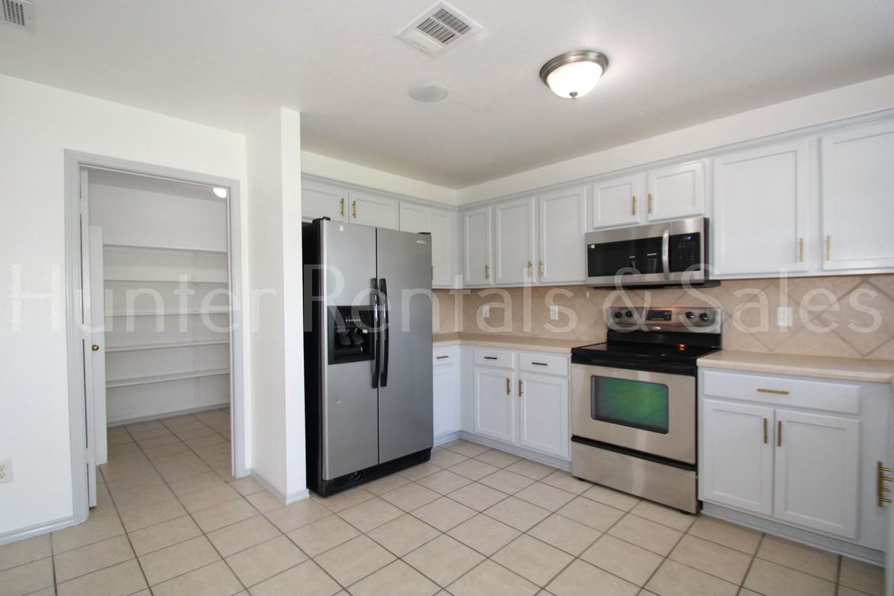 4910 Donegal Bay Ct - Photo 7 of 25