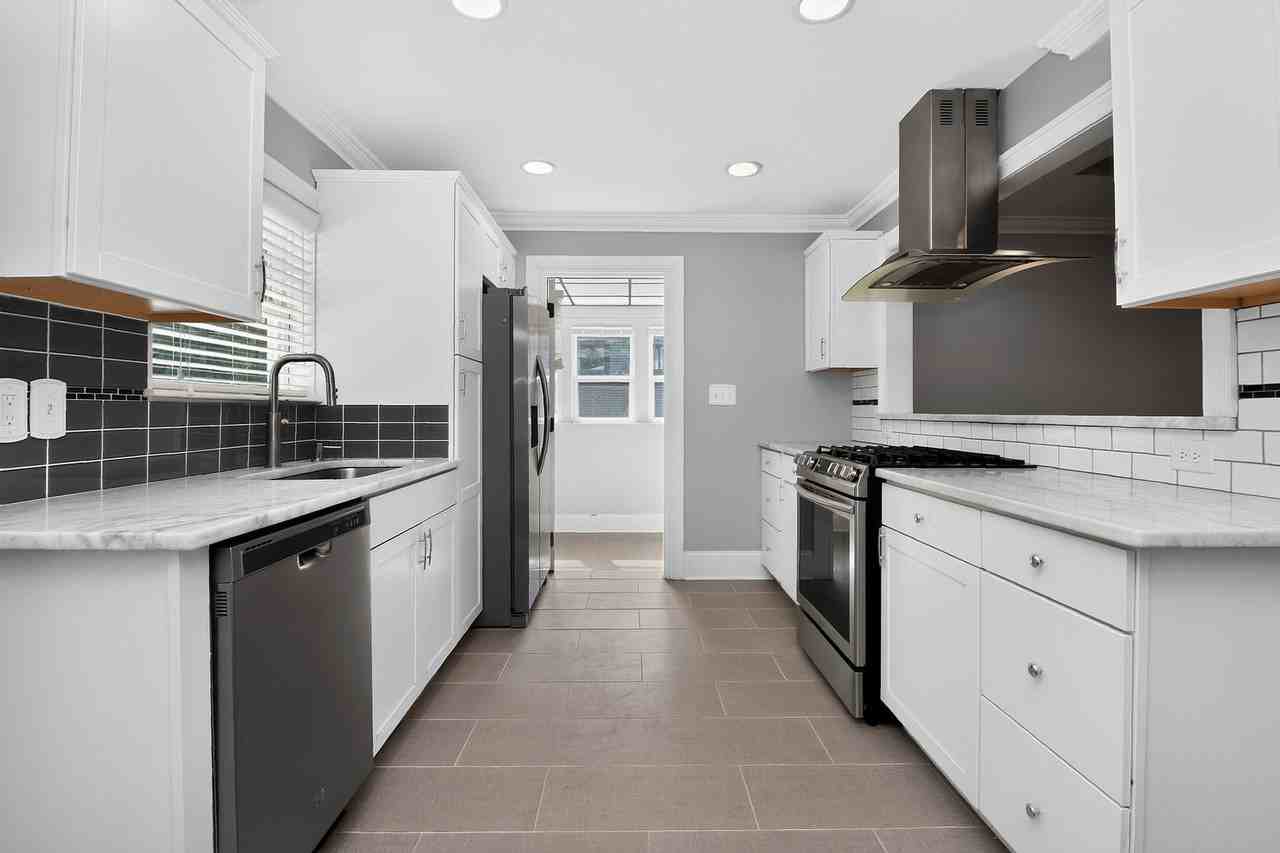 3945 Winfield Dr - Photo 5 of 19